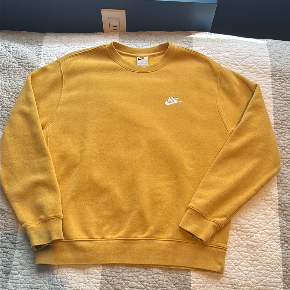 Nike Men's Yellow Sweater